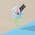 Llavero mini de copa de helado azul con crema blanca, rosa rosa y palitos de chocolate - Verde Pálido