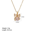 Détail du pendentif nœud avec zircon et perle rose incluant taille 1,5cm x 1,25cm - Collier Nœud En Perles 8170 En Or