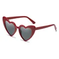 Occhiali da sole alla moda a forma di cuore con montatura rossa e lenti grigie - Montatura Rosso Giuggiola Lenti Grigie