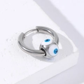 Silberne Edelstahl-Ohrringe mit blau-weißem Evil-Eye-Anhänger im minimalistischen Stil - Stahl-Weiß