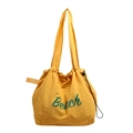 Gelbe Nylon-Tragetasche mit grünem Beach-Aufdruck und Kordelzug für den Strand - Schultertasche mit Beach-Druck / Gelb
