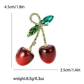 Lindo broche de cereza con hoja de esmalte verde y cristales rojos con dimensiones - Rojo
