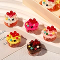 Lot de cinq mini cupcakes en résine colorée avec crème et nœuds décoratifs rouges - Couleurs Mélangées Aléatoires