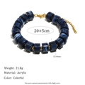 Details von dunkelblauen Marmor-Acrylperlen mit goldenen Akzenten und Maßangaben - Armband / Gold Blau Marmor