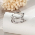 Polsino per orecchio a U in argento con triangolo di zirconi e design a sfera minimalista - Ear Cuff a U d'Argento (A1052)