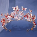 Goldenes Barock-Brauttiara mit roten Steinen, weißen Blüten und Metall-Schmetterlingen - Rot
