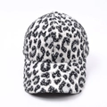 Berretto da baseball leopardato in ecopelliccia invernale con visiera curva e calda - Leopardo Nero