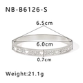 Brazalete de acero inoxidable plateado con diseño de corazones y cristales detallado - Brazalete de Corazón Plateado Con Diamantes (NB-B6126-S)