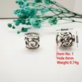 Vista macro de cuentas de barril de 8 mm en plata antigua para creación de joyas - Estilo 1 (Malla Hueca)