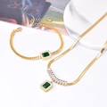 Parure de bijoux dorés avec chaîne serpent, émeraude rectangulaire et zircons brillants - Collier + Bracelet