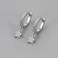 Pendientes de estrella brillantes con circonitas y aros de plata para un look elegante - Oro Blanco