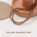 Dettaglio macro di perline in vetro traslucido marrone da 4 mm per gioielli fai da te - Perline tonde da 4 mm (20 pezzi)