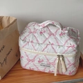 Trousse à maquillage matelassée avec motif nœuds roses, fermeture éclair double et poignée - Fleur Rose à Nœud (Trousse à Maquillage)