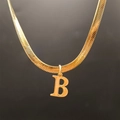Collana a catena piatta a serpente dorata con ciondolo a lettera B lucido - Lettera B (5592272000722)