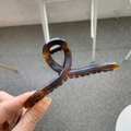 Detail view of 11cm large tortoiseshell hair claw clip with strong metal spring - 11cm / Matte Light Tortoise