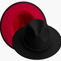 Klassieke tweekleurige fedora hoed met zwarte buitenkant en levendige rode onderrand - Eén maat / Buitenkant Zwart Binnenkant Rood