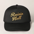 Zwarte trucker pet met gouden Raisin Hell borduursel en ademend mesh aan de achterkant - Zwart met geel logo