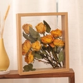 Holzrahmen doppelseitig transparent mit getrockneten gelben Rosen für Tischdekoration - Quadrat 6 Zoll (15,2x15,2cm) / Naturholzfarbe