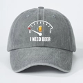 Detail der gewaschenen Denim-Baseballkappe mit I NEED BEER Aufdruck und Tankanzeige - Einheitsgröße / Grau