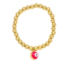Dettaglio del bracciale a sfere placcato oro 18K con ciondolo a forma di occhio rosso - Rosso rosa
