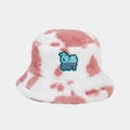 Dettaglio del cappello alla pescatora in peluche rosa con ricamo Chill OUT - M (56-58cm) / Rosa (Stampa Mucca)