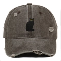 Casquette baseball en coton marron délavé avec détails usés et broderie de chat noir - café