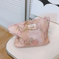 Pochette rosa ricamata con motivi floreali di uccelli e tessuto effetto seta - Rosa