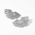Orecchini a ventaglio in argento irregolari con texture martellata stile moderno - Argento