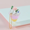 Llavero mini sundae con crema bicolor púrpura y amarilla, rosa rosa y cadena dorada - Morado