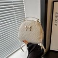 Zaino elegante in pelle PU bianca intrecciata con fiocco dorato e manico superiore fine - Bianco