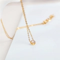 Collar minimalista de acero de titanio con colgante de diamante redondo en cadena de oro - Collar / Dorado