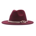 Chapeau fedora en feutre rouge avec cordon tressé blanc et chaîne dorée élégante - M (56-58cm) / Bordeaux