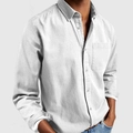 Primer plano de la textura de lino gris claro de la camisa casual con bolsillo y botones - S / Tops / Blanco
