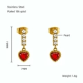 Orecchini in acciaio placcato oro con quattro perle bianche e gemma a cuore rosso rubino - Oro + Zirconia Rossa