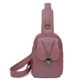 Borsa da petto in ecopelle rosa con borchie a V e tracolla regolabile - Viola Taro