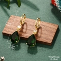 Eleganti orecchini pendenti dorati con cristallo verde per il look natalizio - Stile Goccia d'Acqua Verde / Verde Oro
