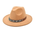 Détail du bandeau à perles bohème sur un chapeau fedora en feutre marron à large bord - M (56-58cm) / Chameau