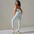 Détail de l'ensemble de yoga sans couture bleu clair avec haut dos nu et legging taille haute - S / Dos nu Soutien-Gorge + Leggings Ensemble / Dos nu-Gris Clair