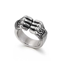 Anillo punk vintage con diseño de doble puño en acero oxidado y textura grabada - US 7 / Color Acero