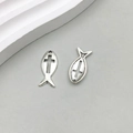 Pendaglio a pesce sirena in argento antico con croce traforata, vista fronte e retro - Pesce Oceano Argento Antico 9*20mm