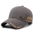 Gorra de béisbol gris oscuro con bordado Chinese Dream y placa metálica dorada - Ajustable / Gris