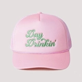 Détail de la casquette trucker rose avec broderie verte et bordure en corde tressée - Taille unique / Rose avec Logo Vert