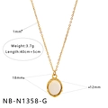Detailansicht der goldenen Vintage-Halskette mit weißem Muschelanhänger und Maßen - Gold Weißer Ovaler Anhänger (NB-N1358-G)