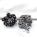 Lot de chouchous en tissu à pois et imprimé léopard sur fond blanc texturé - Pois Noirs + Léopard Blanc (2 Pièces)