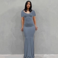 Vista frontal del vestido largo ajustado gris azulado con cuello redondo y dobladillo sirena - XS / Superior (Manga corta) / Azul