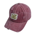 Détail de la casquette vintage avec broderie I do Crew et effets d'usure sur le tissu - Taille unique / Bordeaux