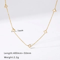 Collier plaqué or 18 carats avec cinq pendentifs éventails blancs et chaîne ajustable - Style Pendentif Coquillage en Forme d'Éventail (HF-X2228)