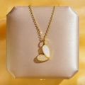 Collier doré avec pendentif papillon à double aile en nacre blanche et cristaux brillants - Collier Coeur En Diamant