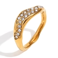 Bague ondulée irrégulière plaquée or 18 carats avec zircons ronds incrustés - Bague Irrégulière avec Strass - Or - Taille 6