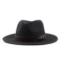 Détail d'un chapeau de paille noir avec ruban en cuir marron et rivets dorés décoratifs - Noir